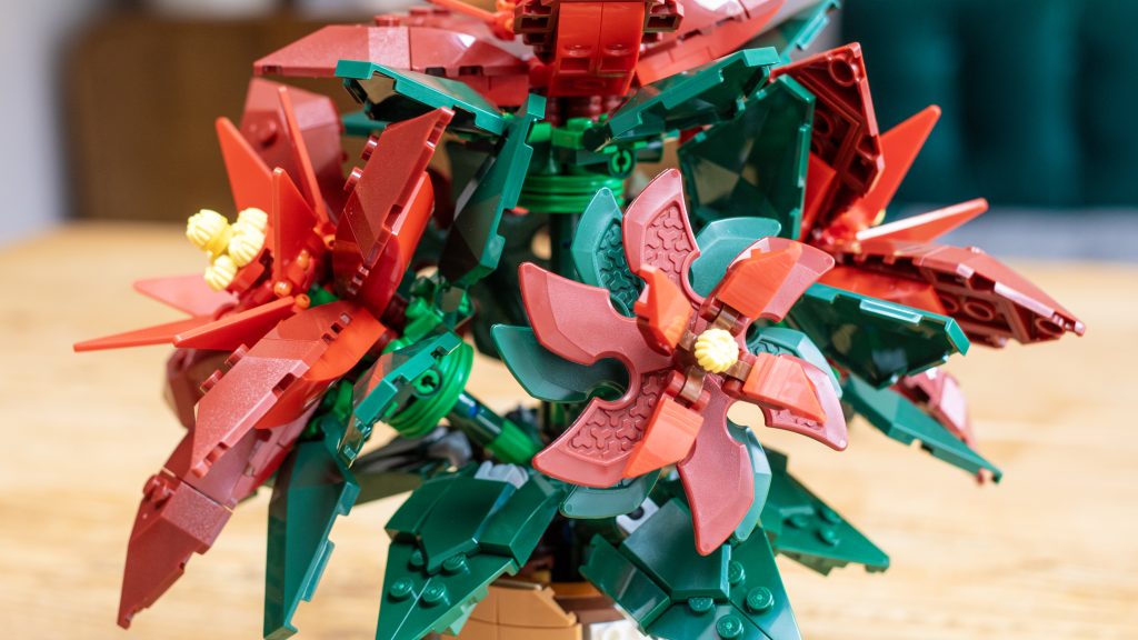 LEGO icons 10370 Poinsettia 8 1024x576