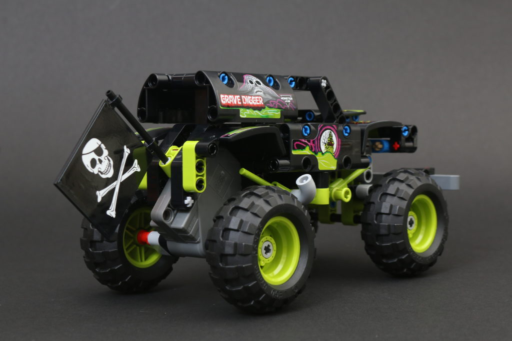 LEGO Technic 42118 Monster Jam Grave Digger review 3