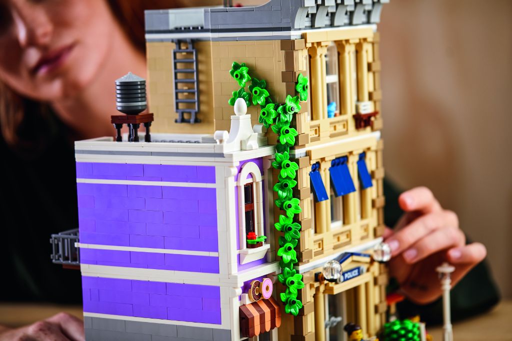 LEGO 10278 Modular Buildings Collection Police Station 36