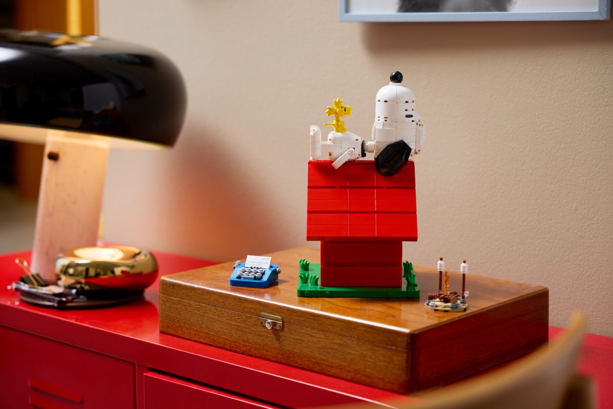 LEGO Ideas 21368 Peanuts – Snoopys Doghouse 13 1200x800