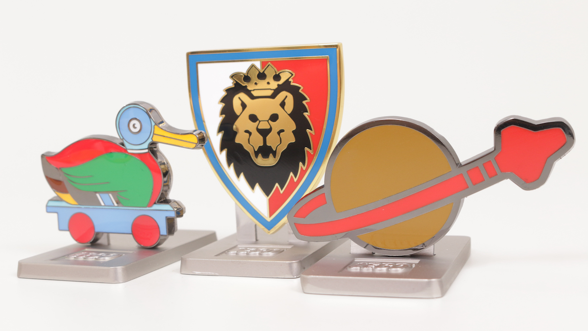 Duck, Space and Knight-themed magnets – reviewing some LEGO Insiders rewards