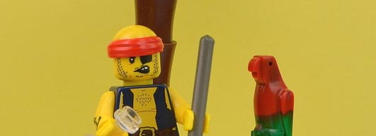 LEGO Collectible Minifigures Series 16 Vignettes: Bald Pirate
